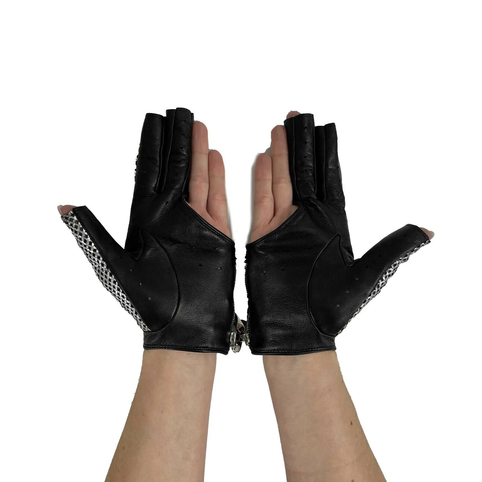 CHANEL - 2008 Act 1 - Black / Metallic Silver Mesh Leather Gloves - 7.5