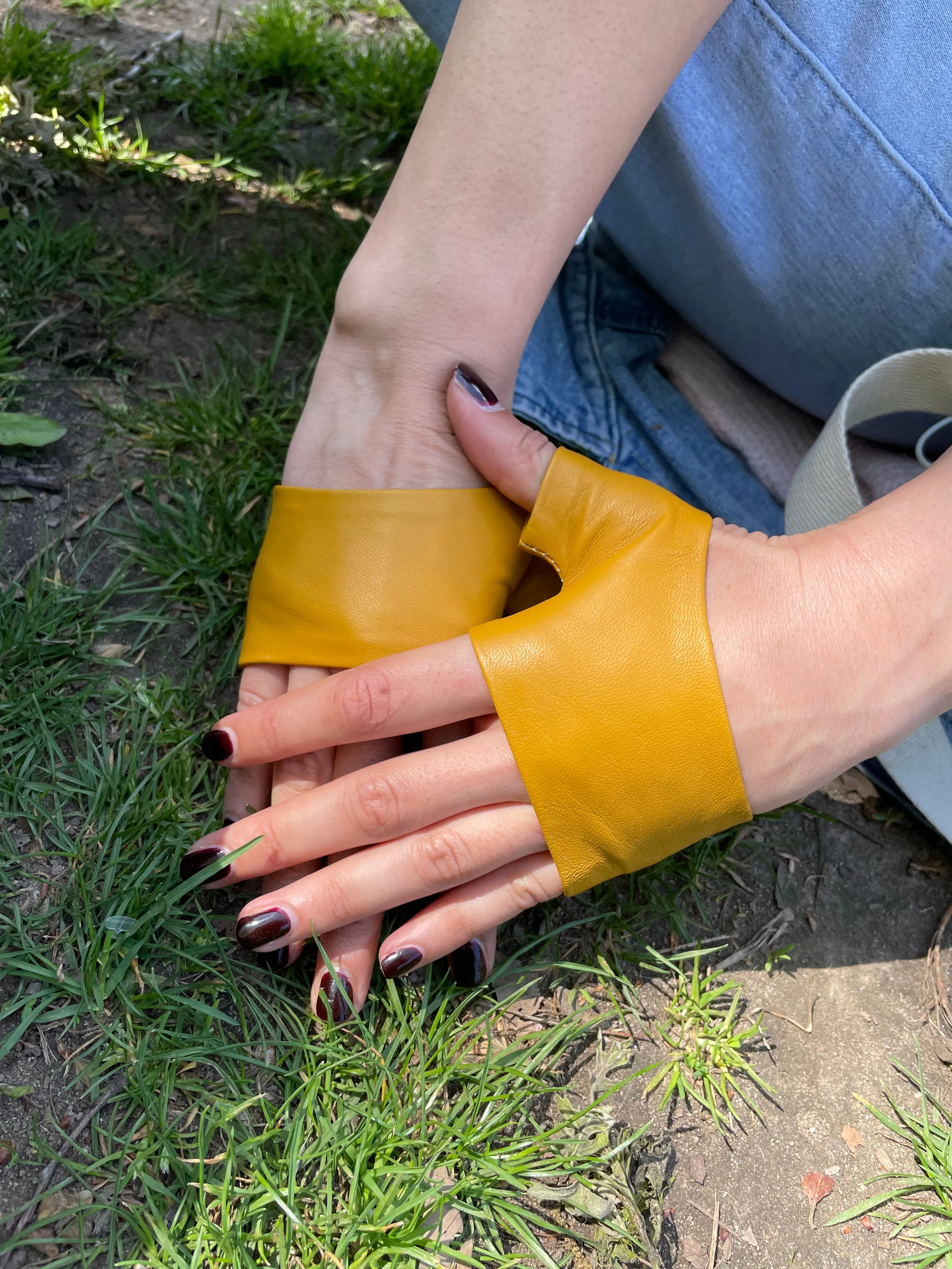 Handmade Mustard Color Fingerless Mini Gloves – Elevate Your Style with Chic Elegance