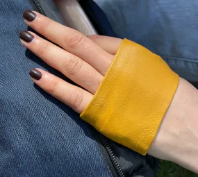 Handmade Mustard Color Fingerless Mini Gloves – Elevate Your Style with Chic Elegance